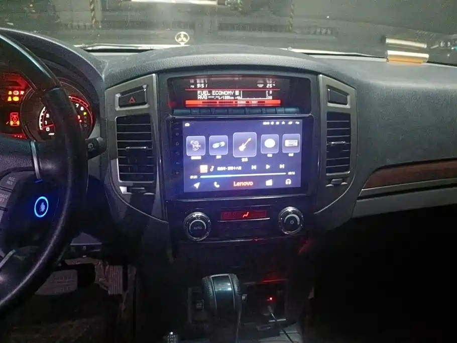 Mitsubishi Pajero (Import) — миниатюра 13