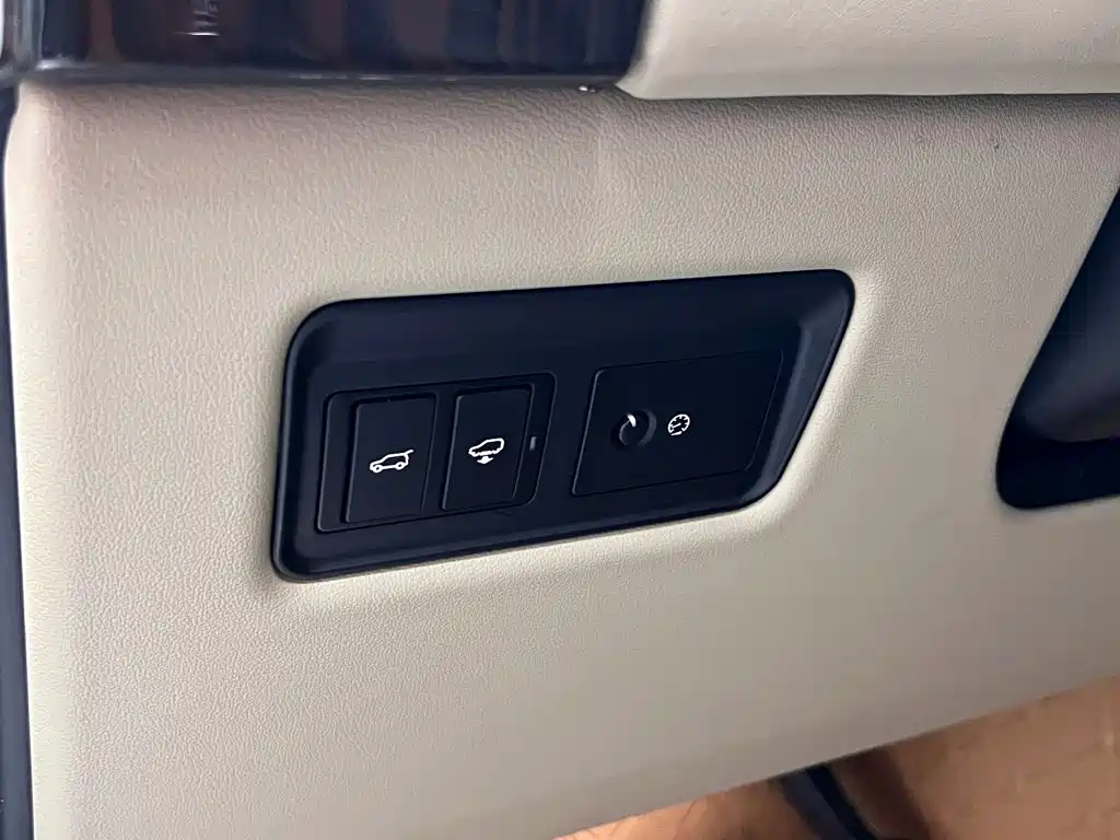 Land Rover Range Rover — миниатюра 5