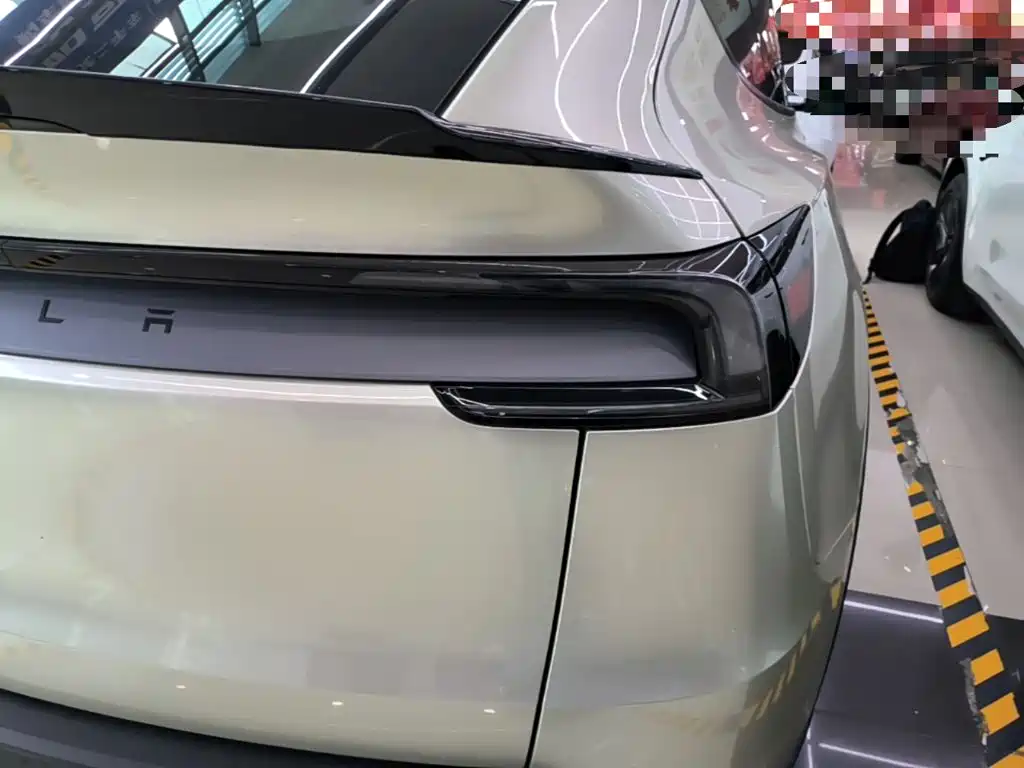 Tesla Model Y L — миниатюра 8