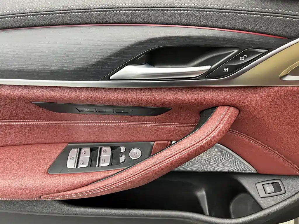BMW 5 Series — миниатюра 19