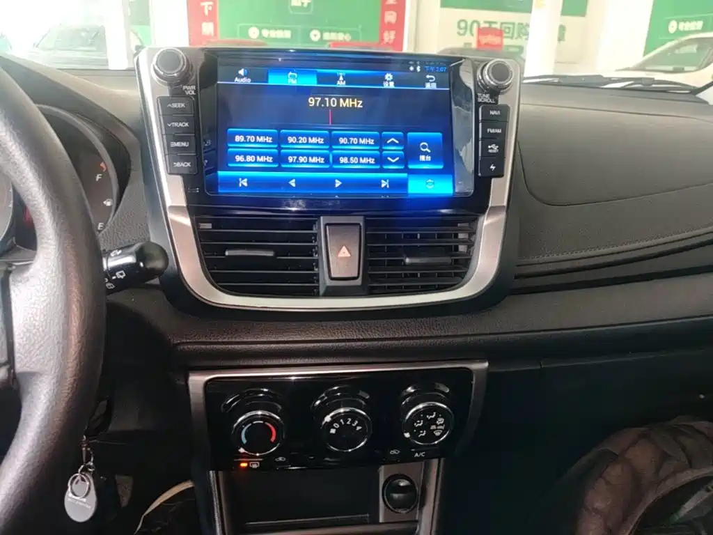 Toyota Yaris L — миниатюра 13
