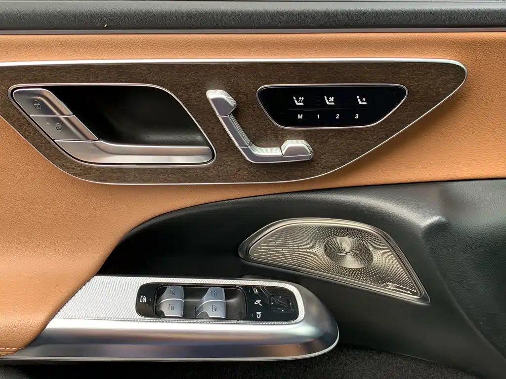 Mercedes-Benz E-Class — миниатюра 21