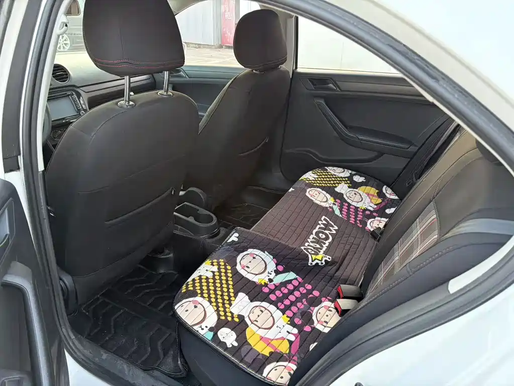 Volkswagen Jetta — миниатюра 7