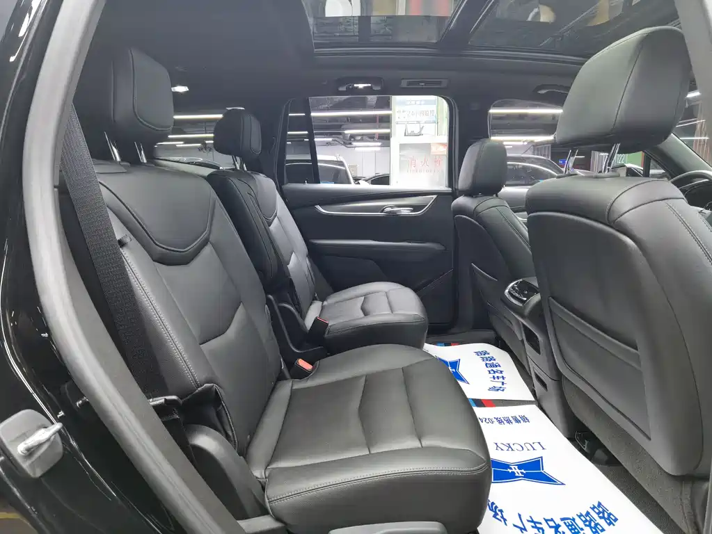 CADILLAC XT6