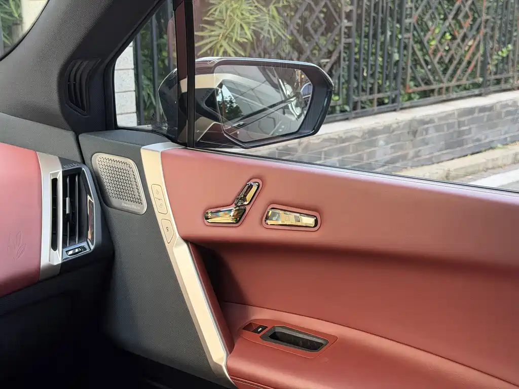 BMW iX M60 — миниатюра 13