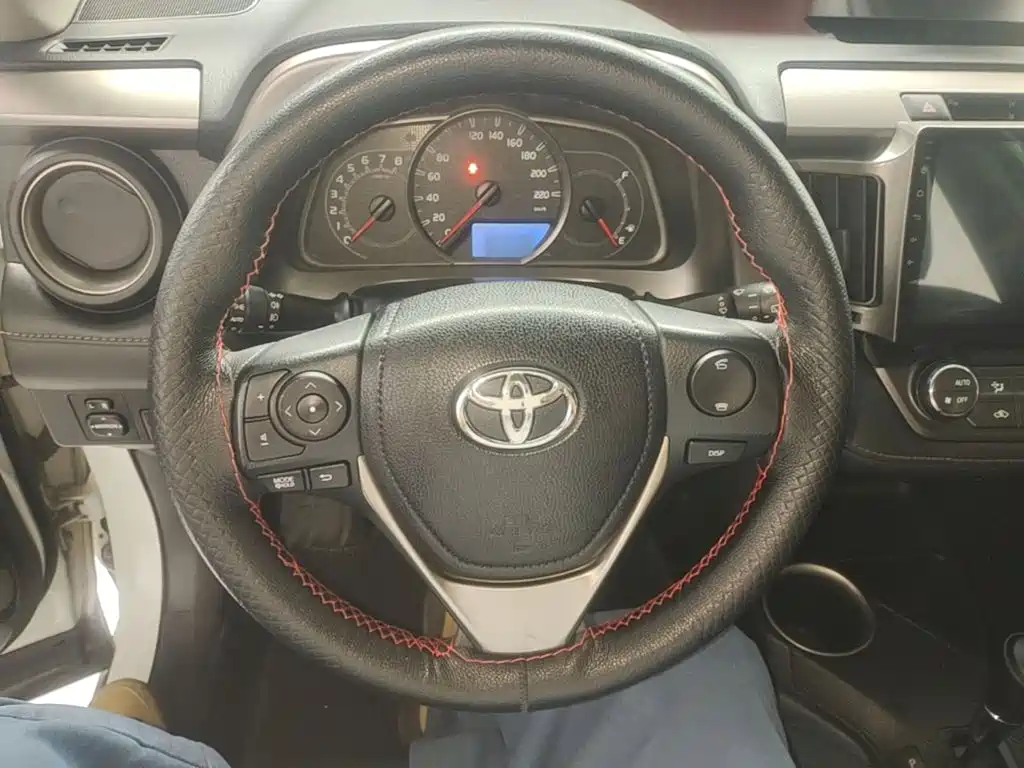 Toyota RAV4 — миниатюра 11