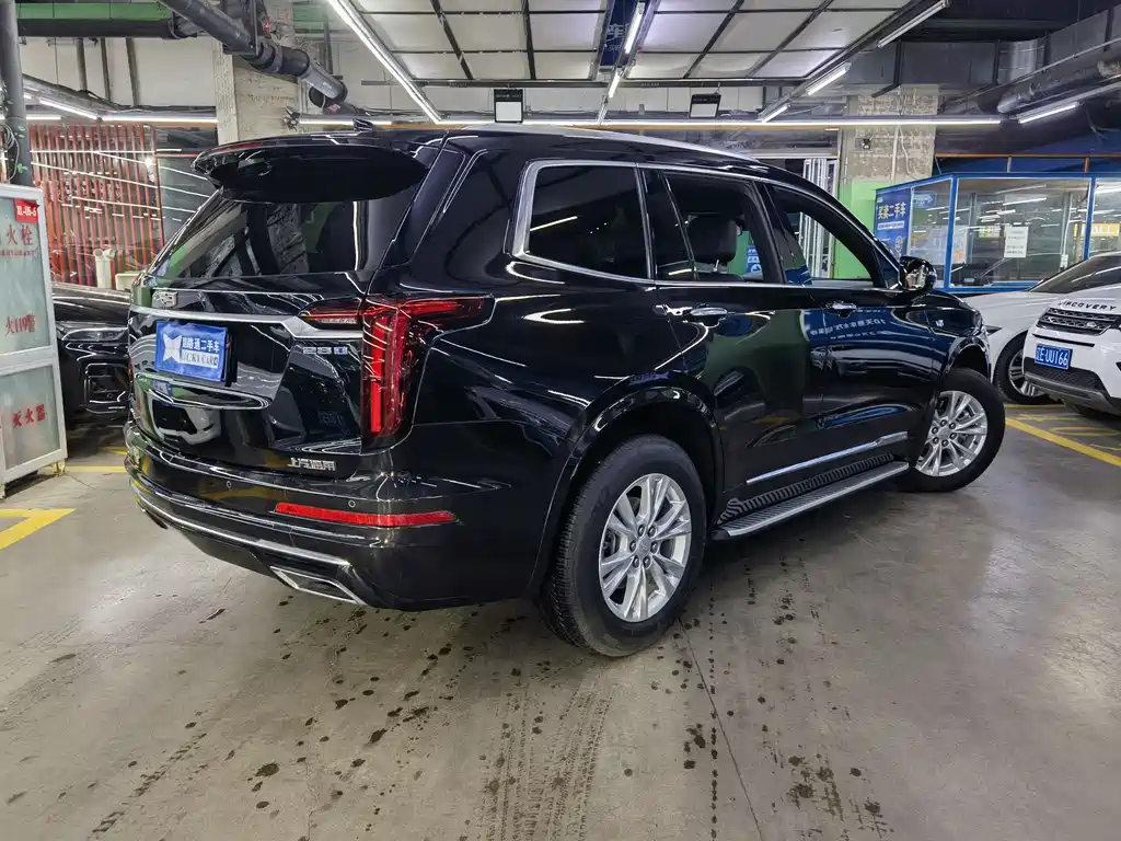 CADILLAC XT6