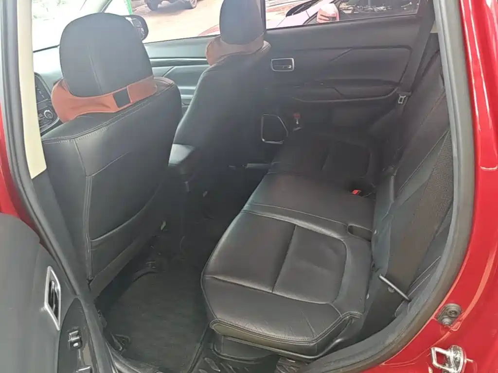 Mitsubishi Outlander — миниатюра 17