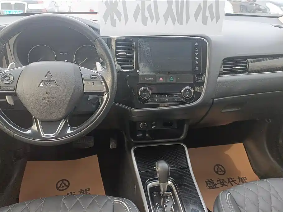 MITSUBISHI OUTLANDER