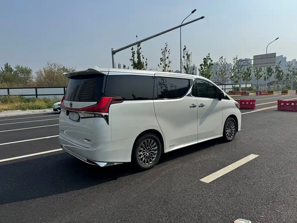 Lexus LM — миниатюра 5