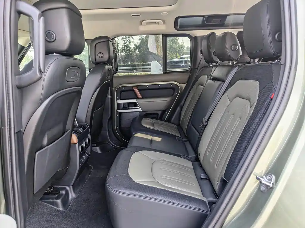 Land Rover Defender — миниатюра 7