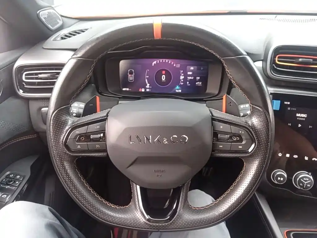 Lynk & Co 02 Hatchback — миниатюра 11