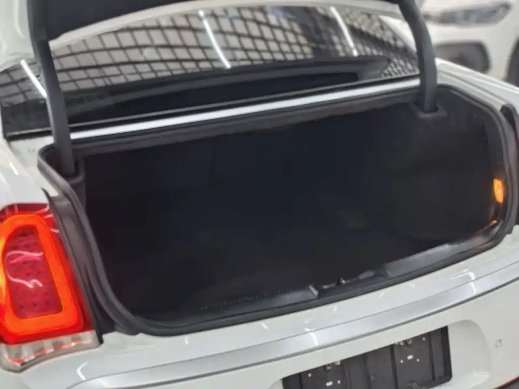 Chrysler 300C 2016 3.0L