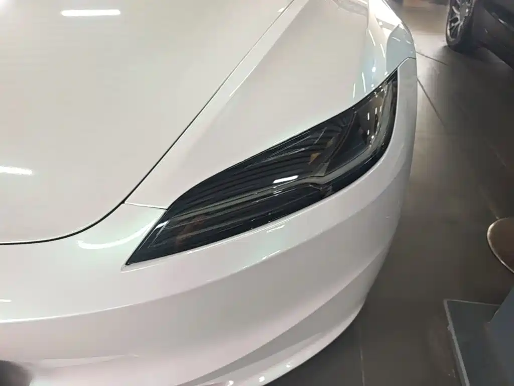 Tesla Model 3 — миниатюра 24