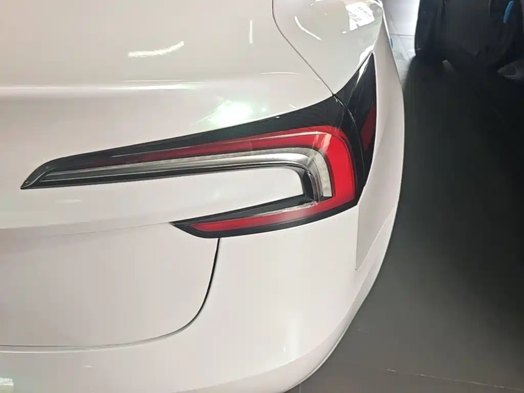 Tesla Model 3 — миниатюра 8