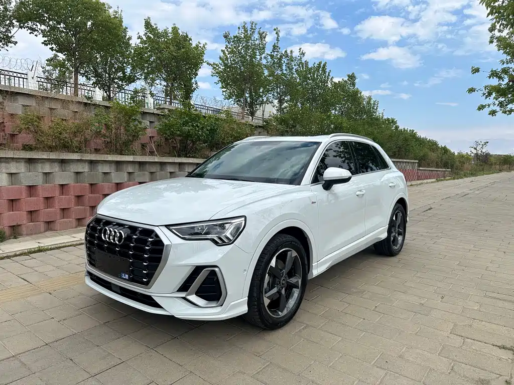Купить Audi Q3