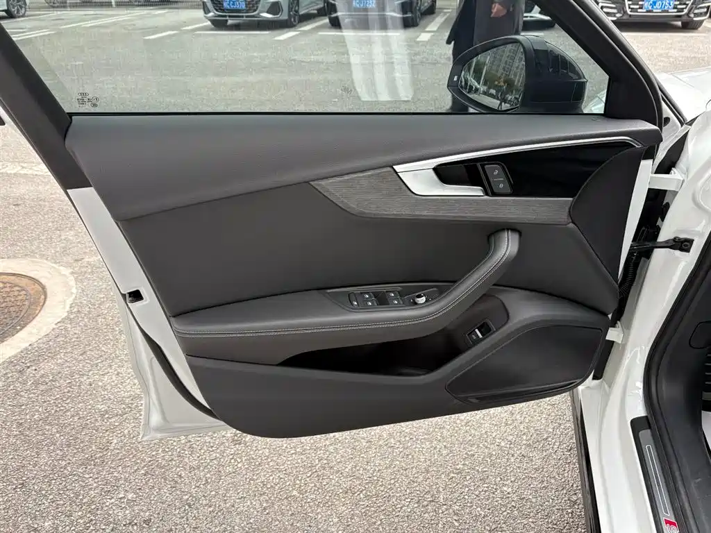Audi A4L — миниатюра 4