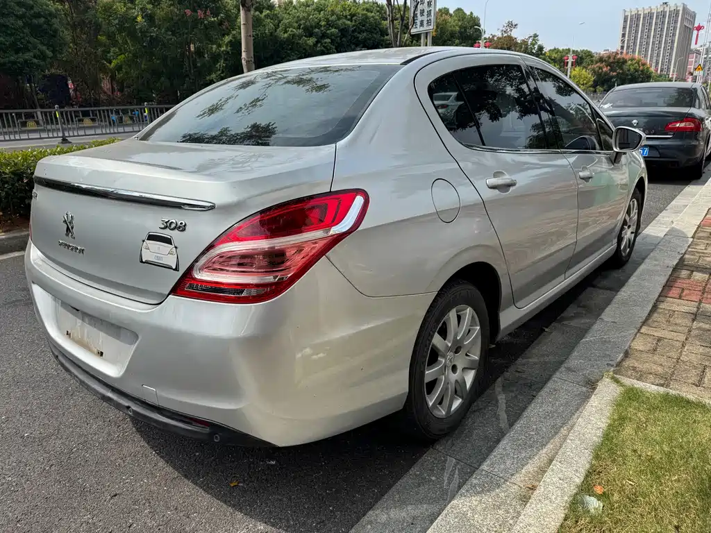 Peugeot 308 — миниатюра 4