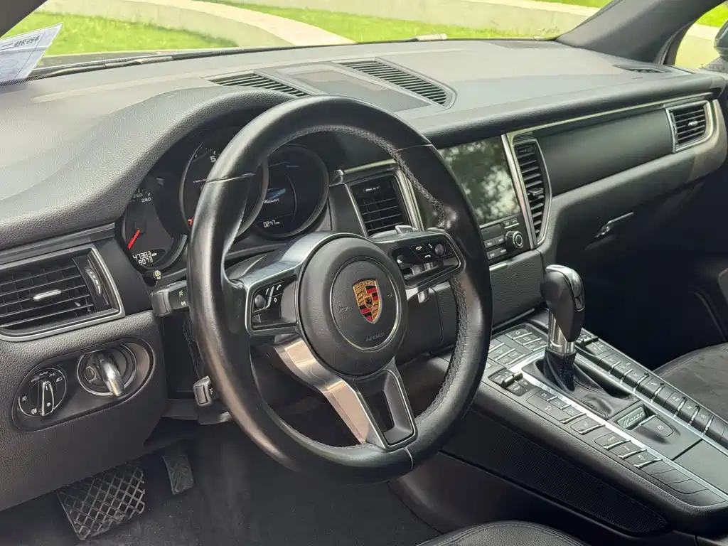Porsche Macan — миниатюра 8