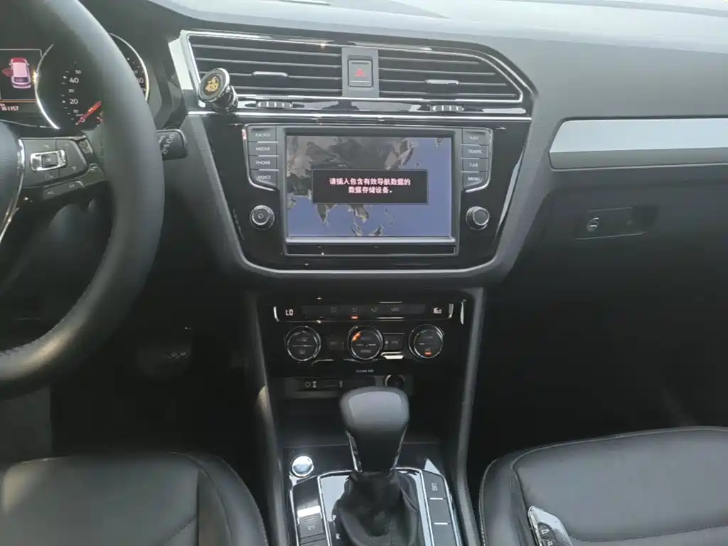 Volkswagen Tiguan L — миниатюра 13