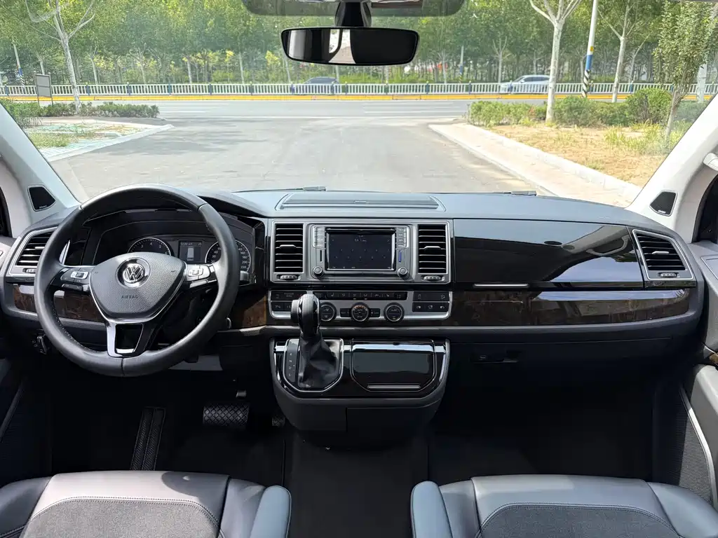Volkswagen Multivan — миниатюра 7