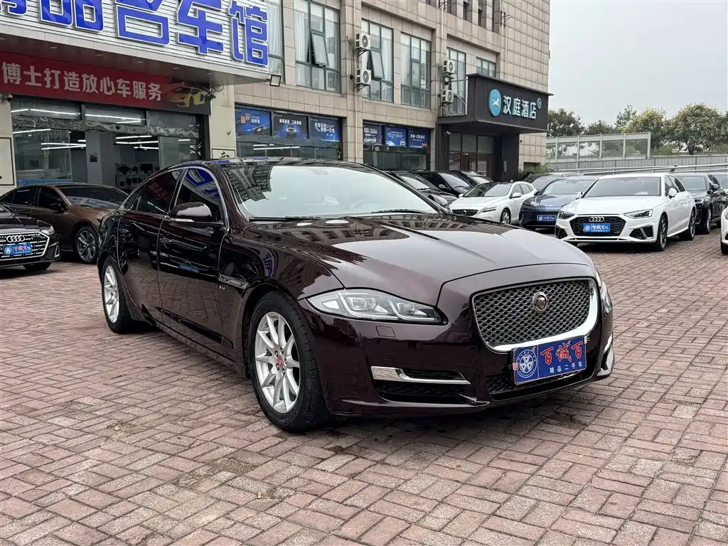 JAGUAR XJ