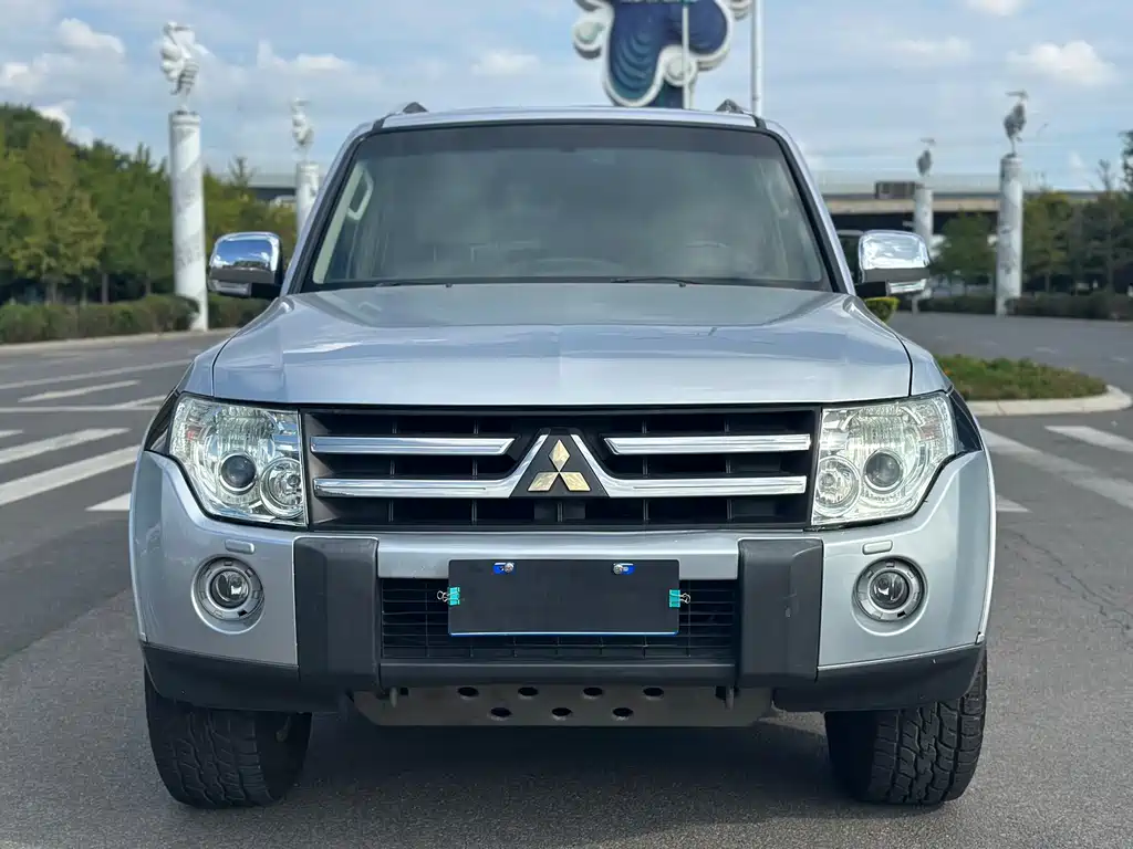 Mitsubishi Pajero (Import)