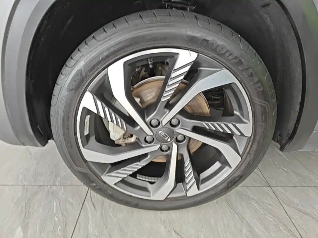 Geely Xingyue L — миниатюра 23