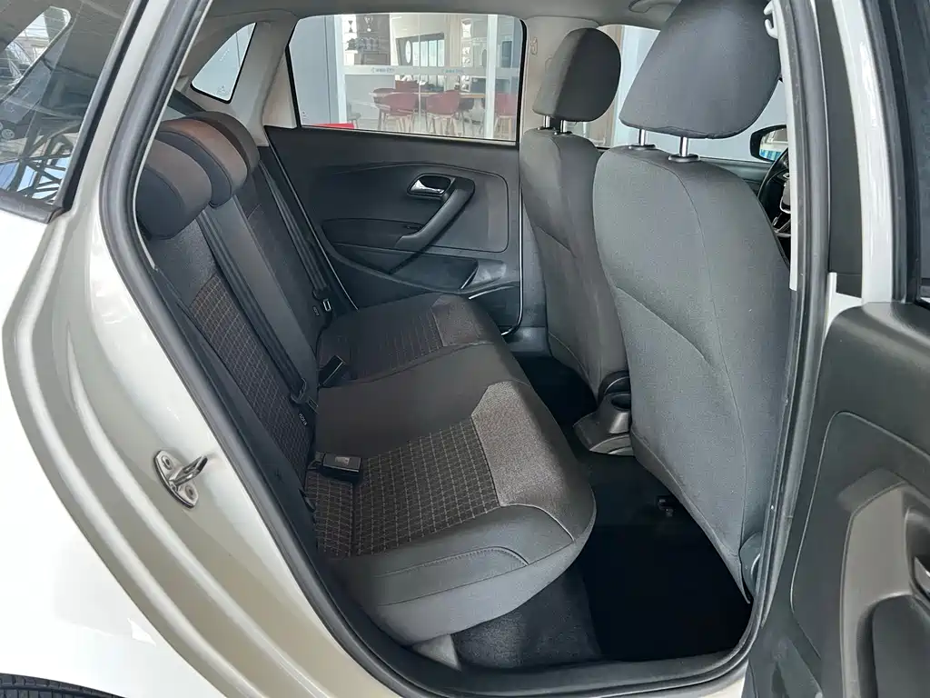Volkswagen Polo — миниатюра 6