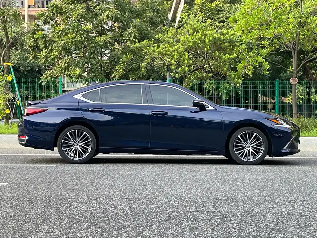 Lexus ES — миниатюра 17