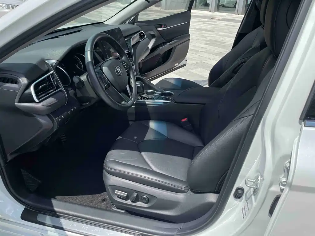 Toyota Camry — миниатюра 10