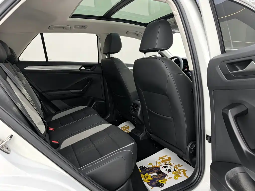Volkswagen T-Roc — миниатюра 18