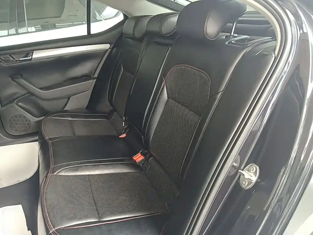 Skoda Superb — миниатюра 17