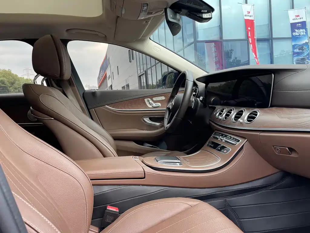 Mercedes-Benz E-Class — миниатюра 12