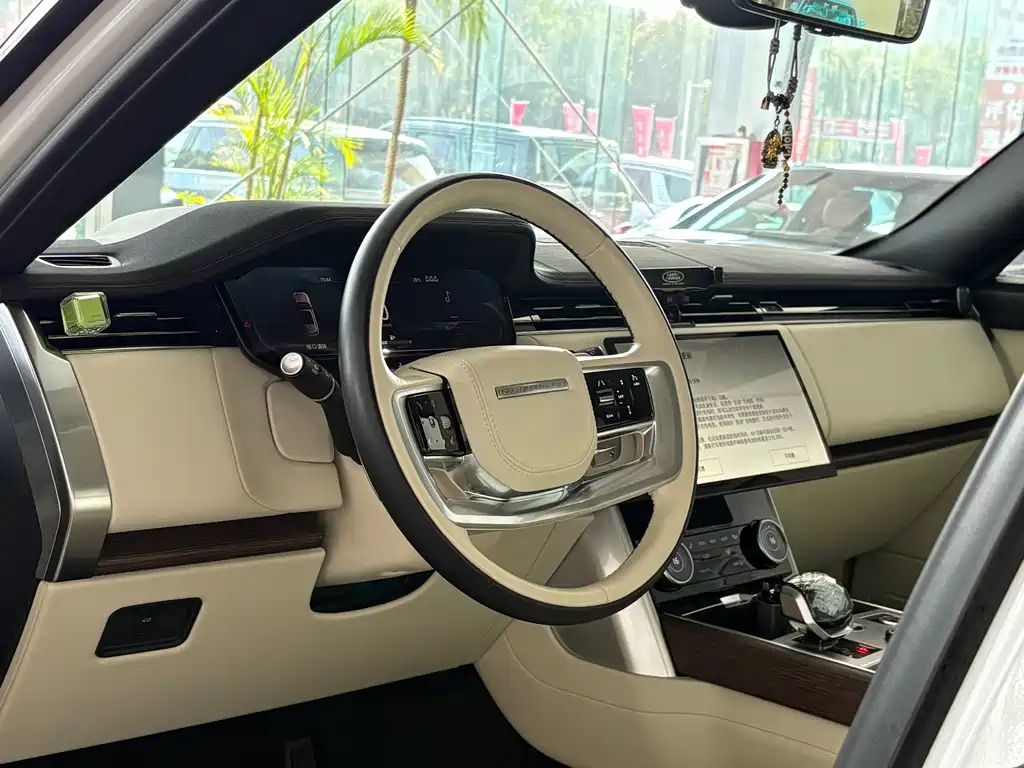 Land Rover Range Rover 2023 3.0 L6 400PS Long Wheelbase