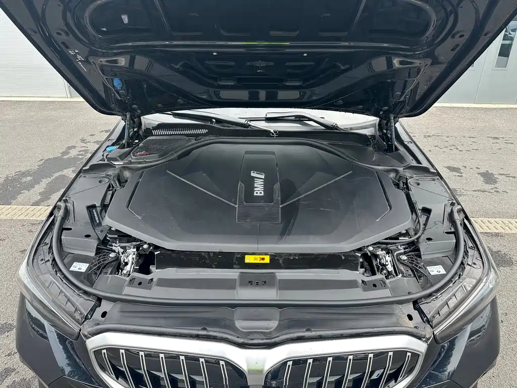 BMW i5 — миниатюра 10