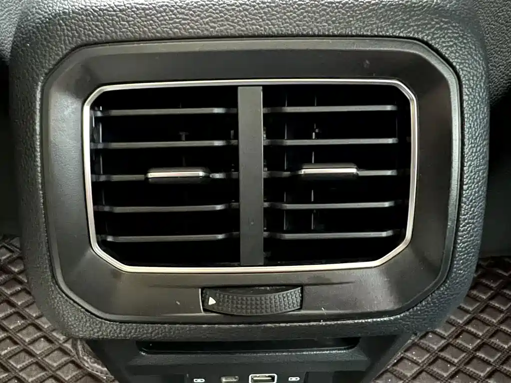 Volkswagen Tiguan L — миниатюра 8
