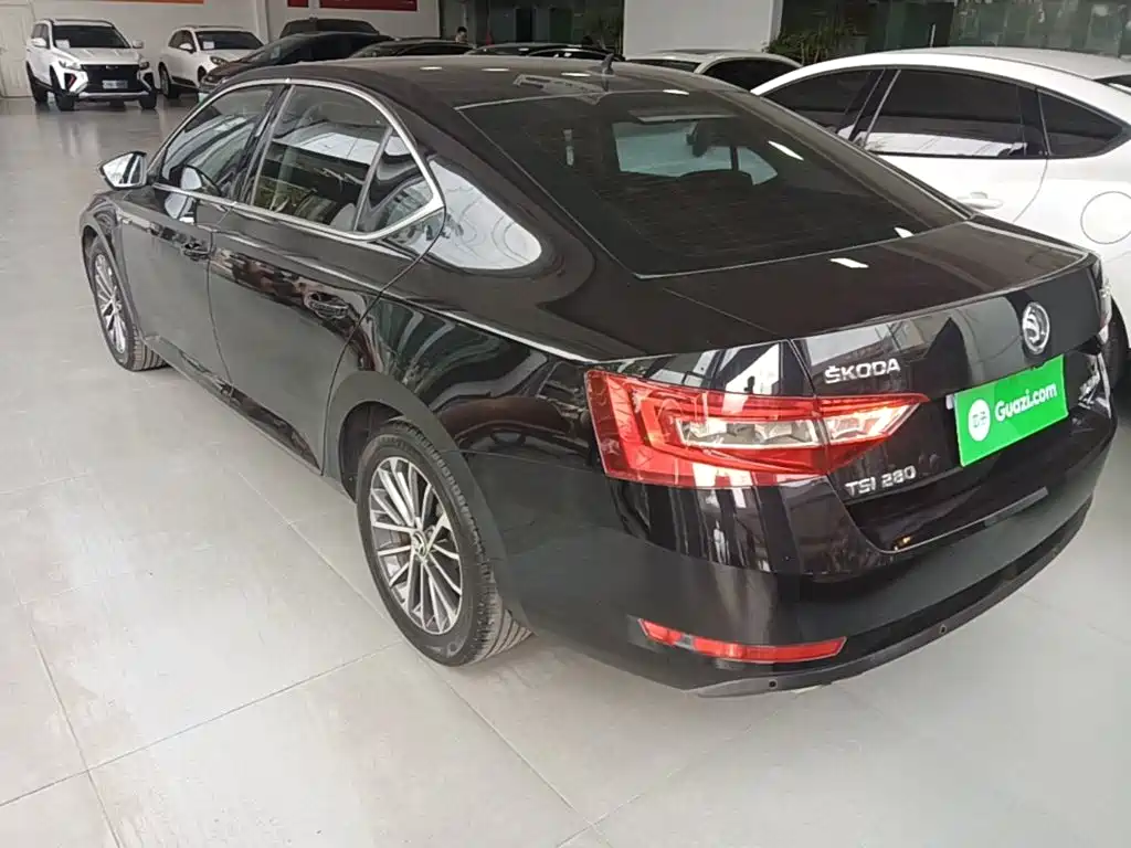 Skoda Superb — миниатюра 5