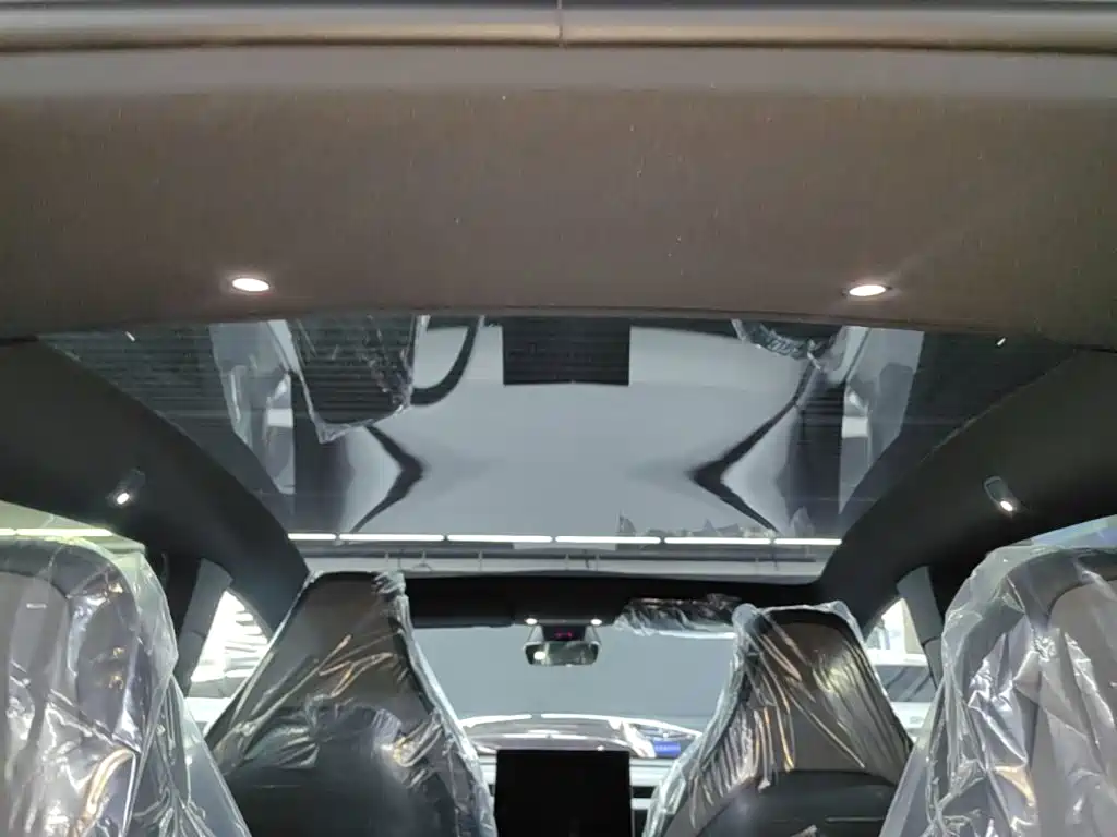 Tesla Model Y L — миниатюра 18