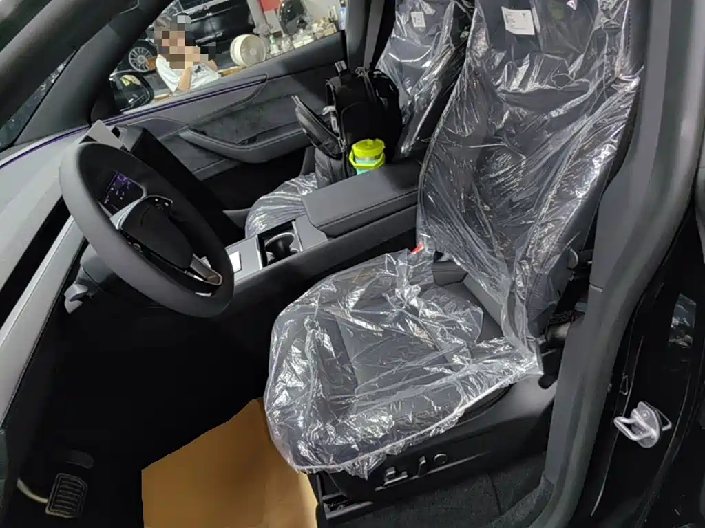 Tesla Model Y L — миниатюра 15