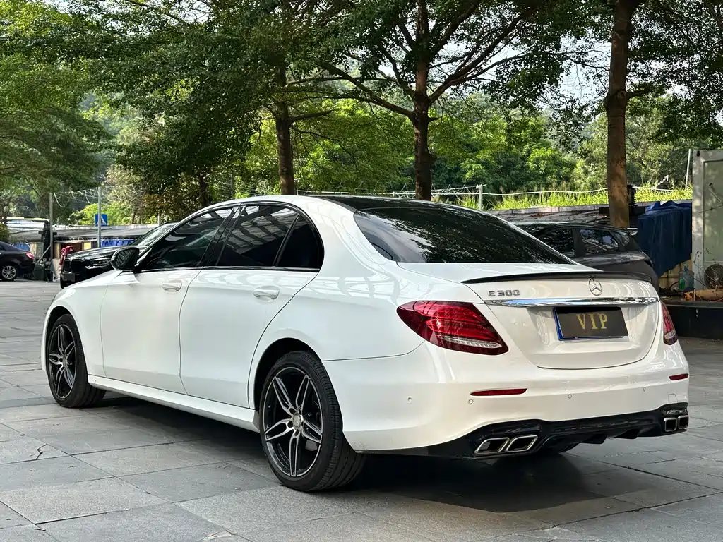 Mercedes-Benz E-Class — миниатюра 6
