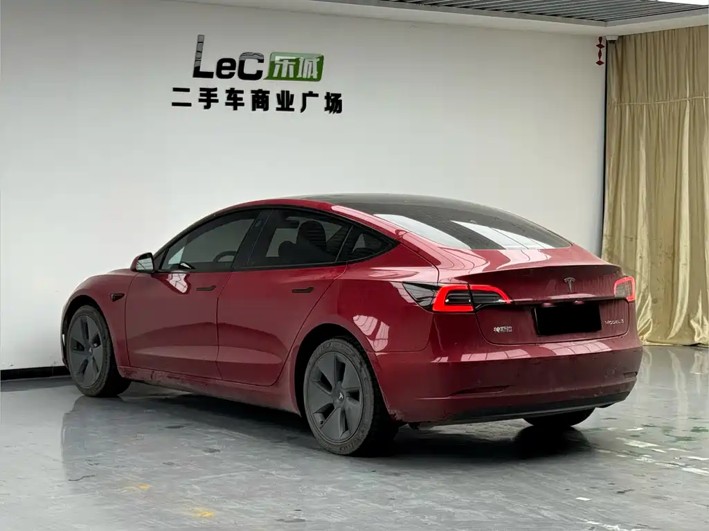 Tesla Model 3 — миниатюра 6