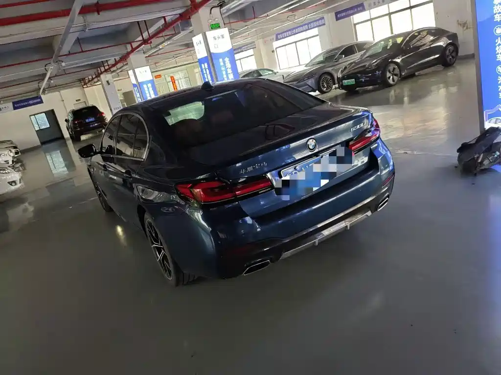 BMW 5 Series — миниатюра 2