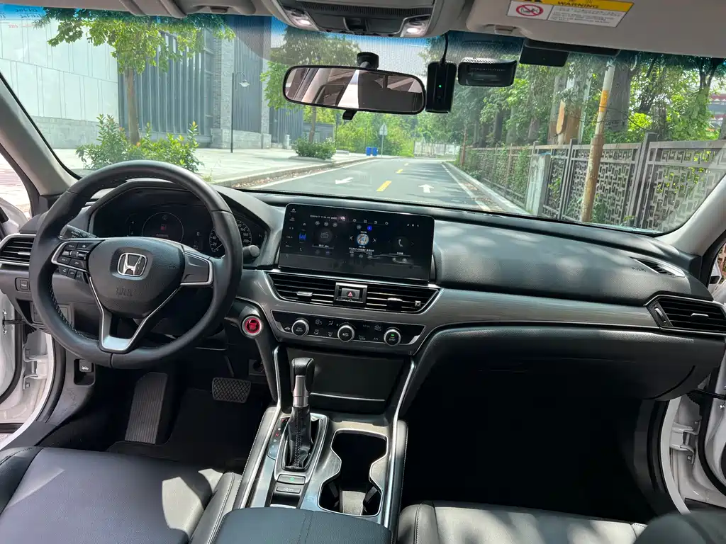 Honda Accord — миниатюра 13