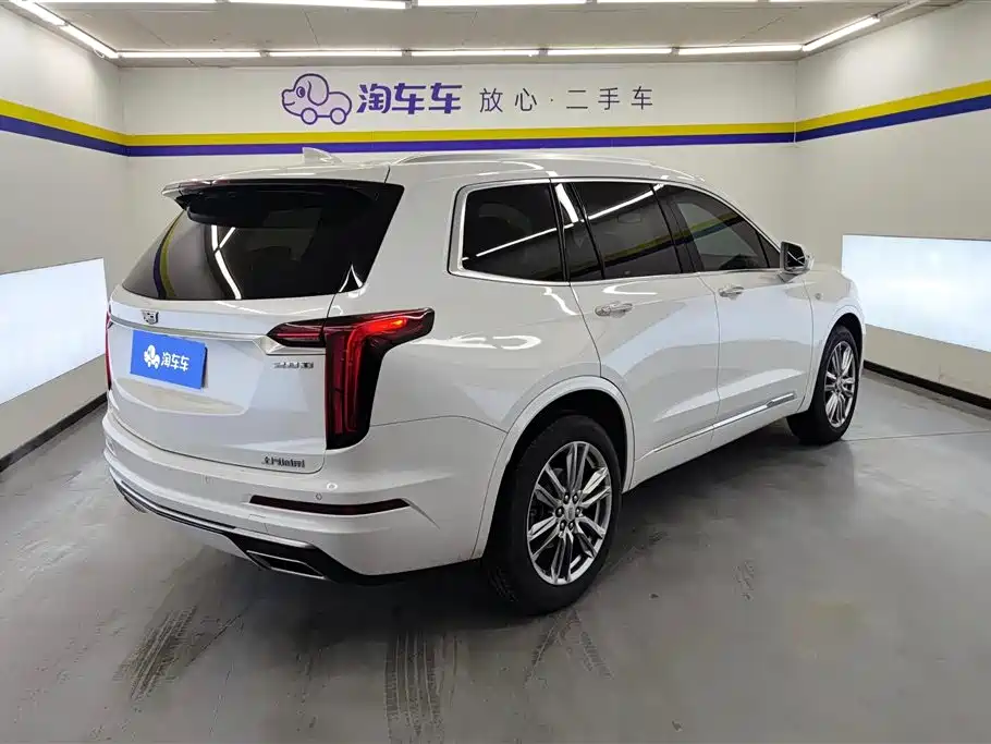 CADILLAC XT6