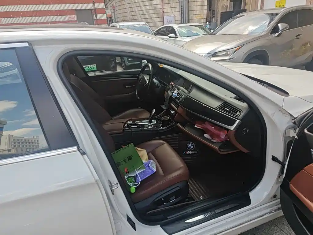 BMW 5 Series — миниатюра 19