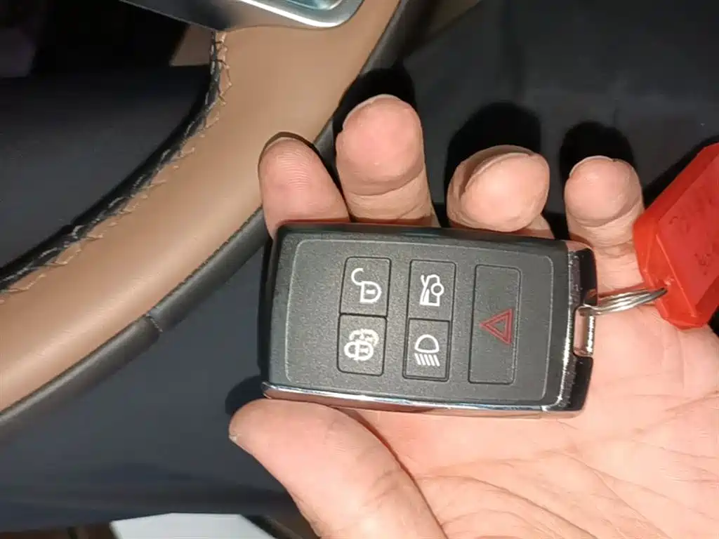 Jaguar XFL 2024 2.0T P250 Premium Luxury