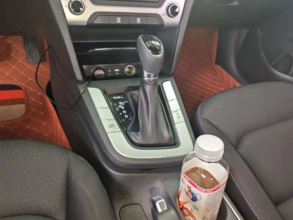 Hyundai Elantra — миниатюра 14