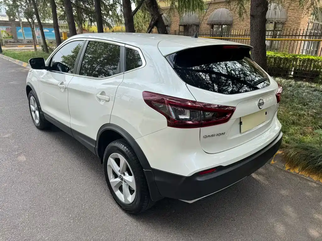 Nissan Qashqai — миниатюра 9
