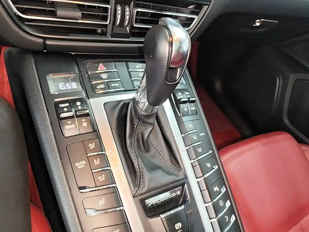 Porsche Macan — миниатюра 14